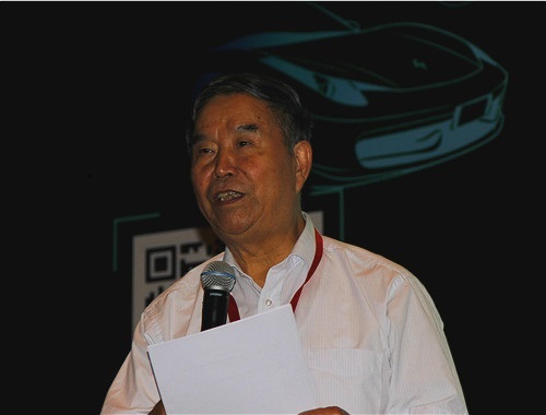 清華大學電動汽車研究室主任陳全世擔任會議主持并致歡迎詞